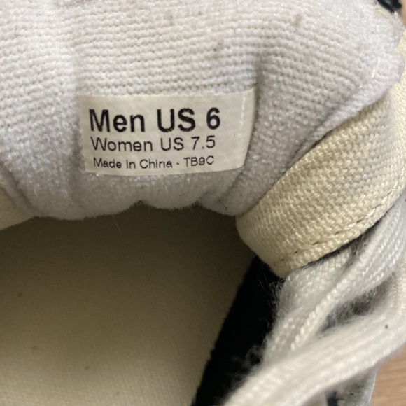 Vans off the wall, Unisex women’s size 7.5US, Men’s size 6US, Skateboard shoes - Picture 6 of 10